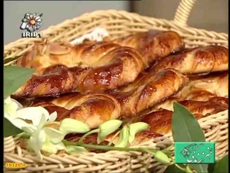 فیلم آموزش طرز تهیه نان بادامی