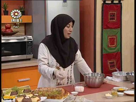 فیلم آموزش طرز تهیه نان دو رنگ